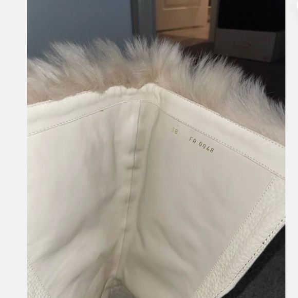 LOUIS VUITTON Cream Leather and Fur Trim Lace Up Boot NEW Size8 - Picture 11 of 13